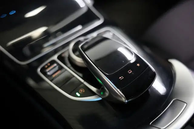 Mercedes-Benz C-Class view 24