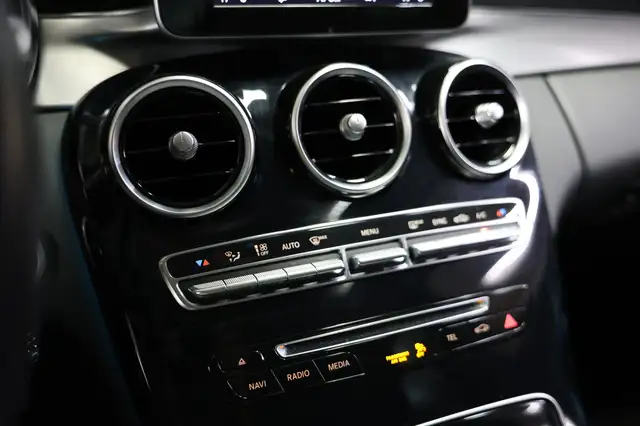 Mercedes-Benz C-Class view 23