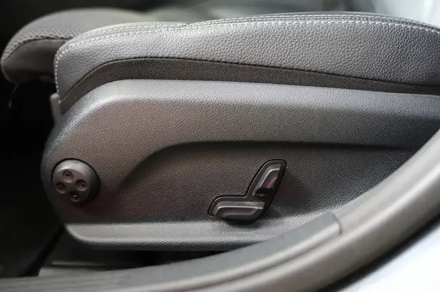 Mercedes-Benz C-Class view 15
