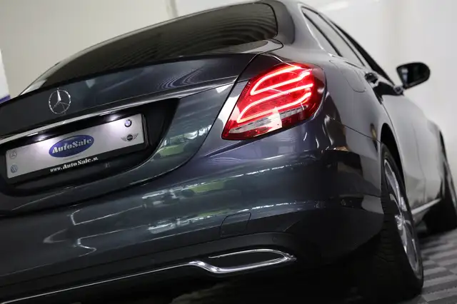 Mercedes-Benz C-Class view 26