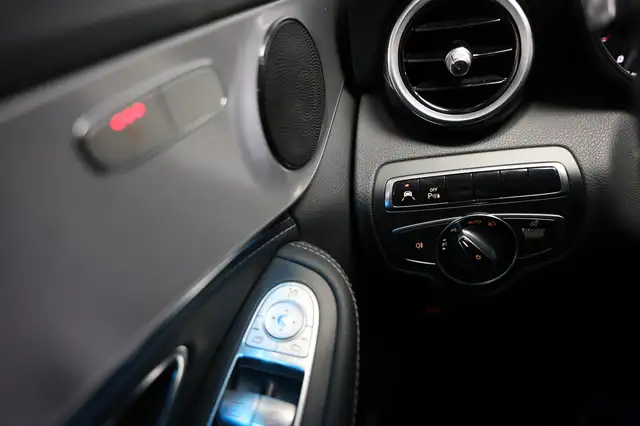 Mercedes-Benz C-Class view 17