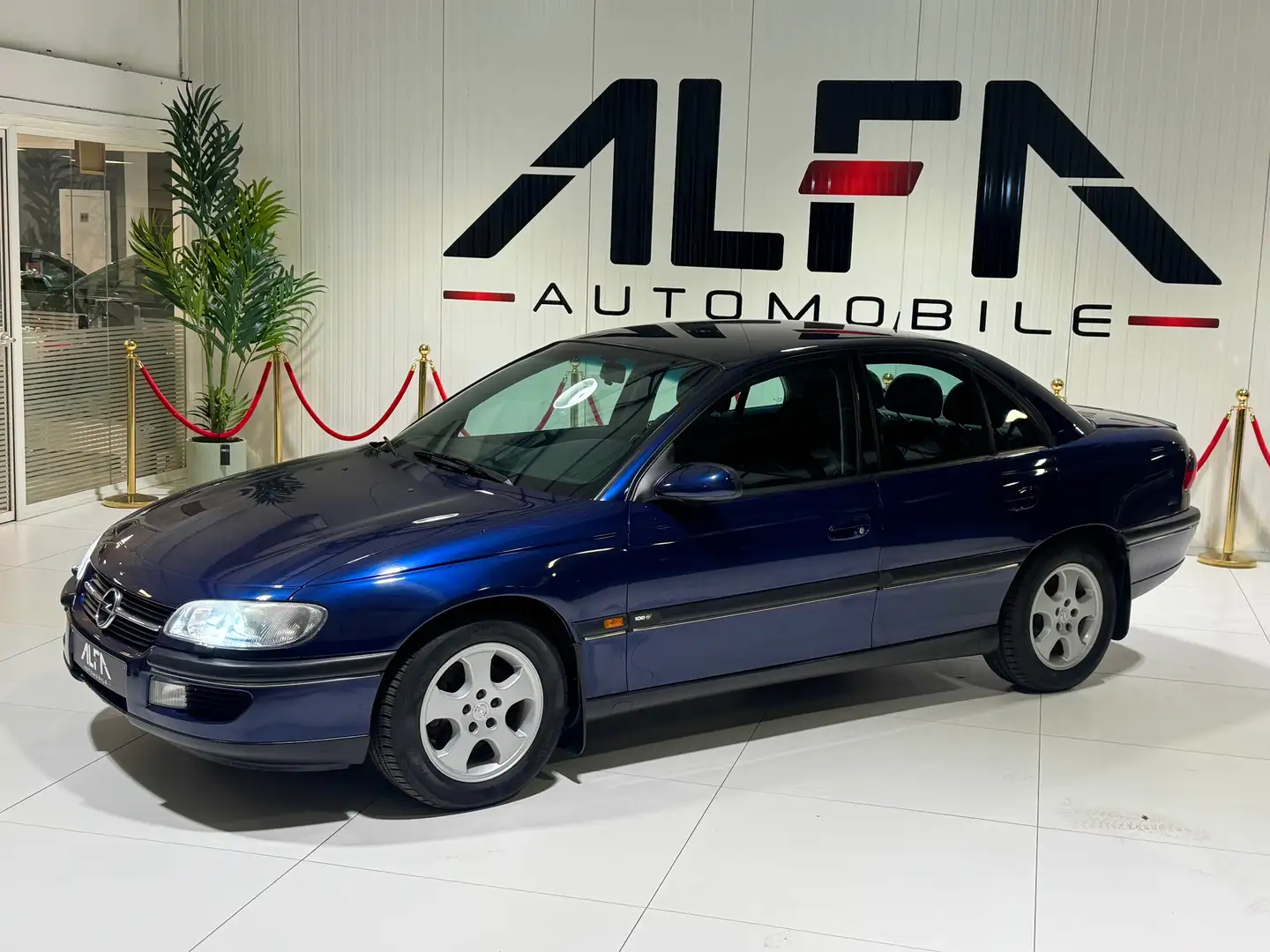 Opel Omega 2.0 DTI *État Showroom*Youngtimer*1erMain* Blauw - 2