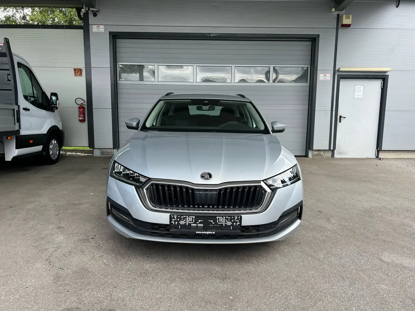 Skoda Octavia Combi 2,0 TDI 4x4 Ambition DSG LED/PARKTR./ASSIST. Silber - 1