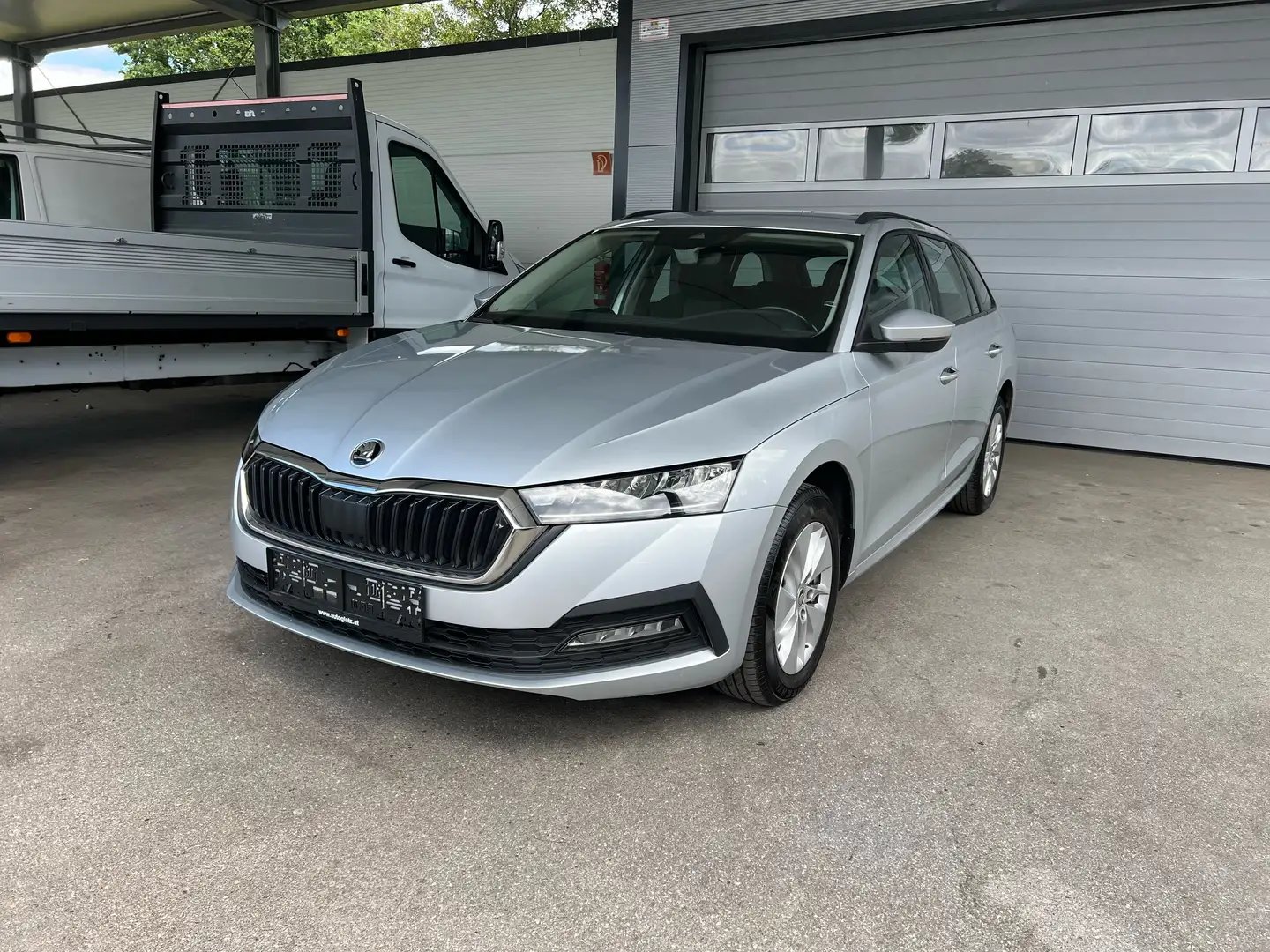 Skoda Octavia Combi 2,0 TDI 4x4 Ambition DSG LED/PARKTR./ASSIST. Silber - 2