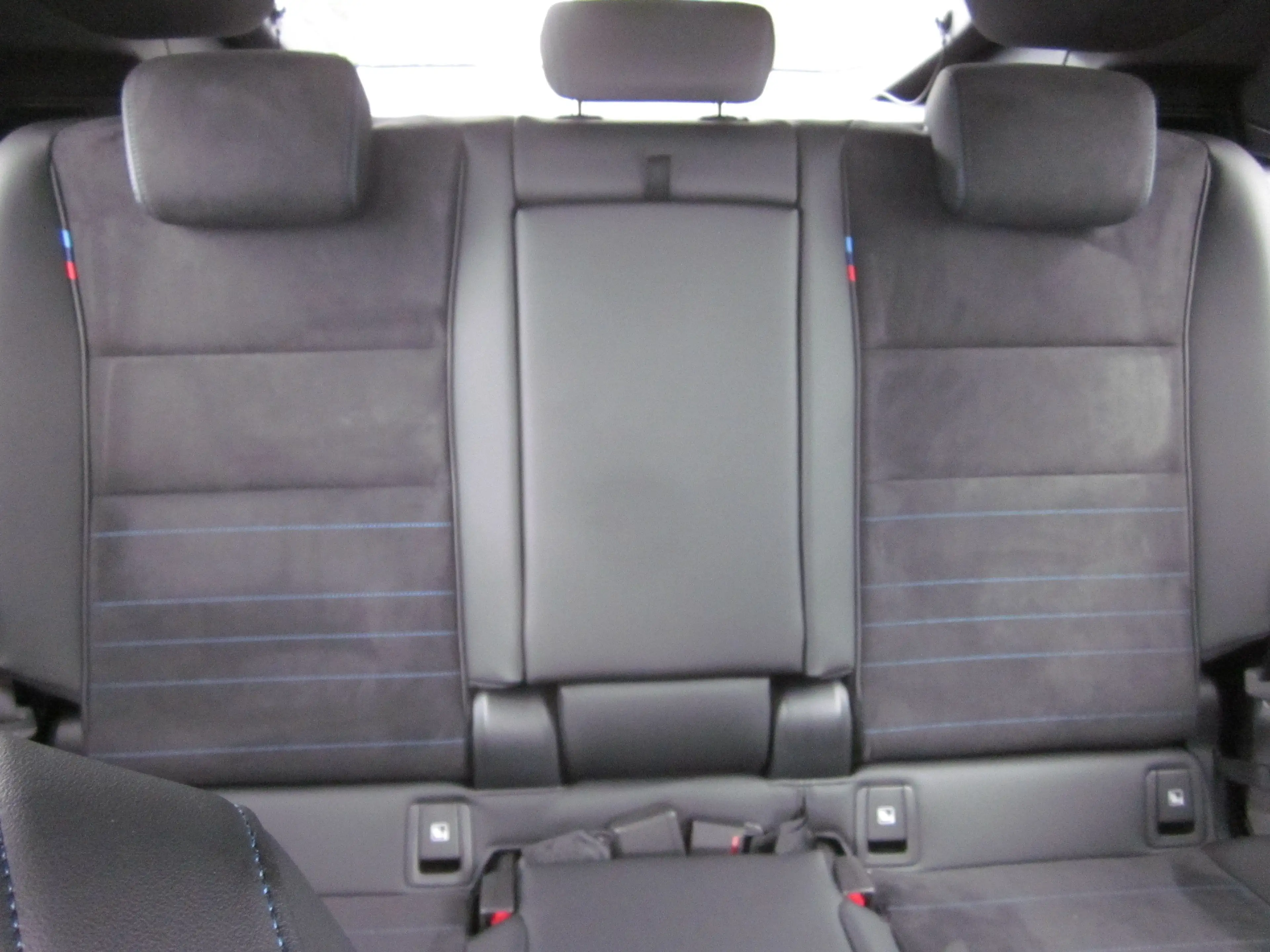 BMW iX2 eDrive20 M Sport AHK Premium LiveCockp Adapt LED — photo 15
