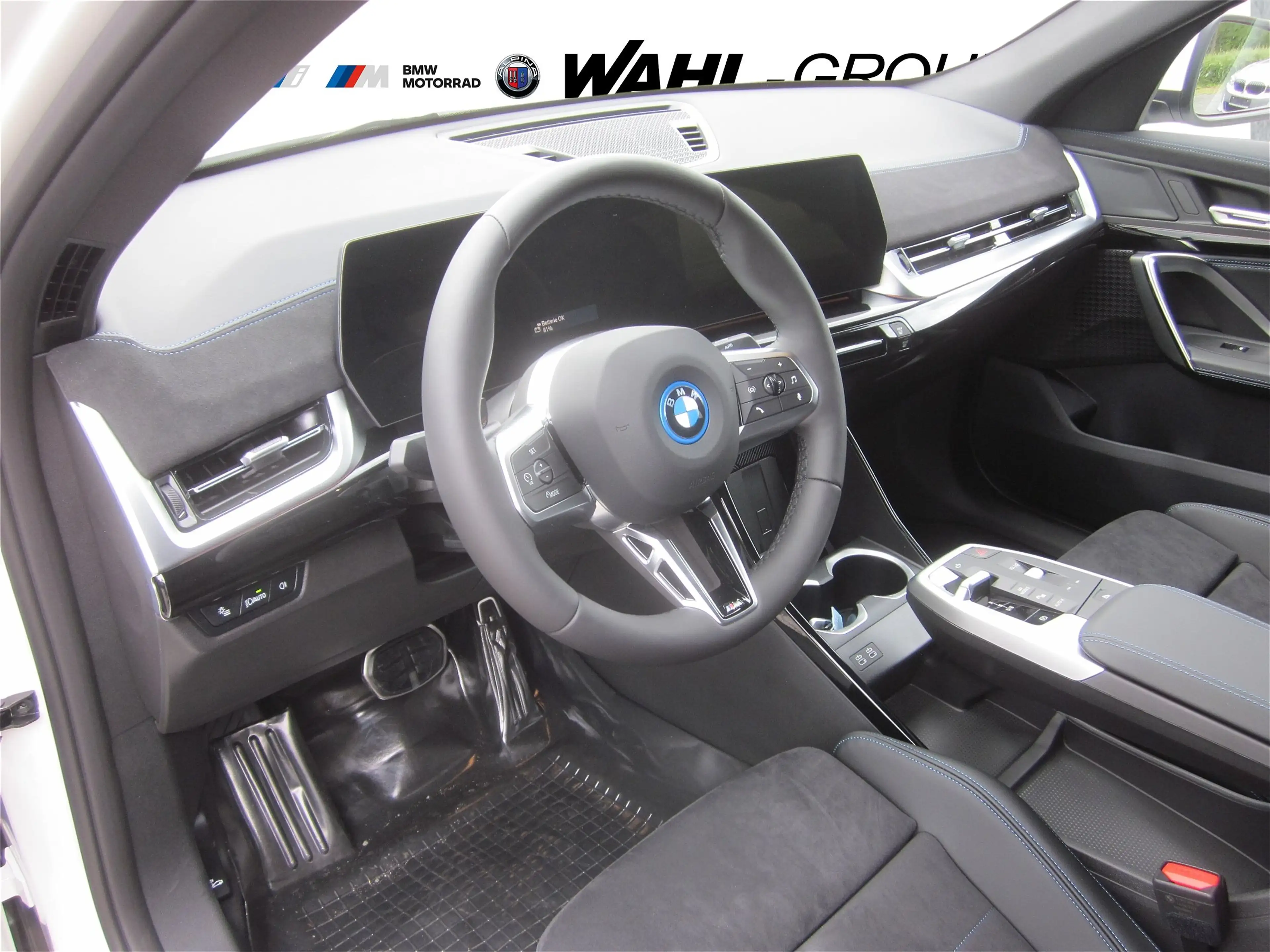 BMW iX2 eDrive20 M Sport AHK Premium LiveCockp Adapt LED — photo 10