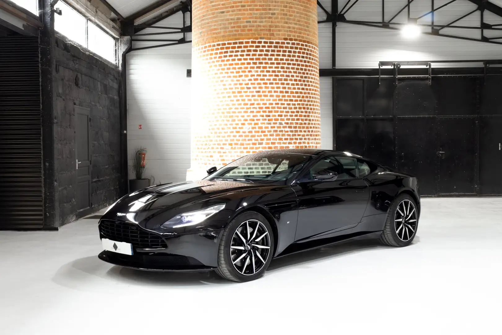 Aston Martin DB11 DB11 Coupé 5.2 Biturbo V12 Zwart - 1