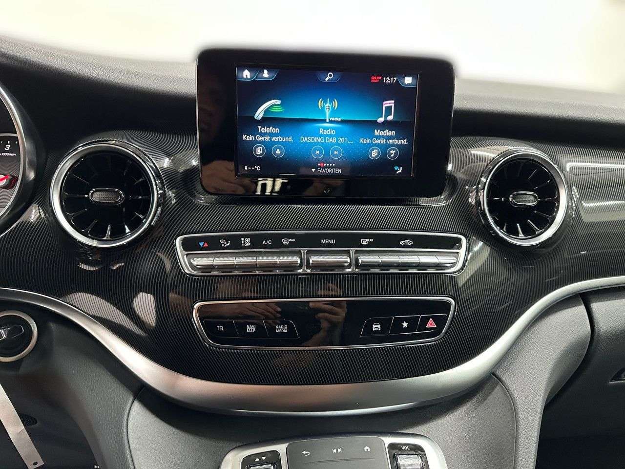 Mercedes-Benz V 220