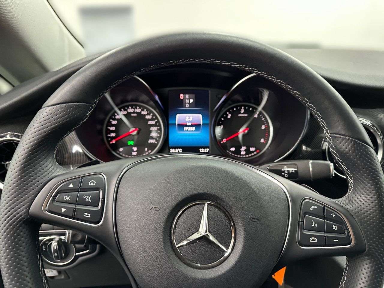 Mercedes-Benz V 220