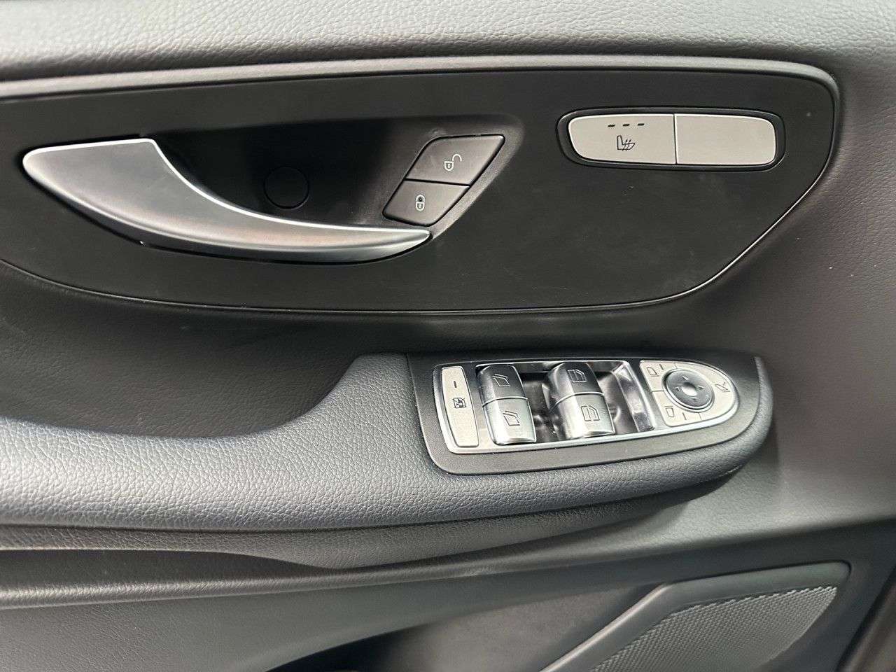 Mercedes-Benz V 220
