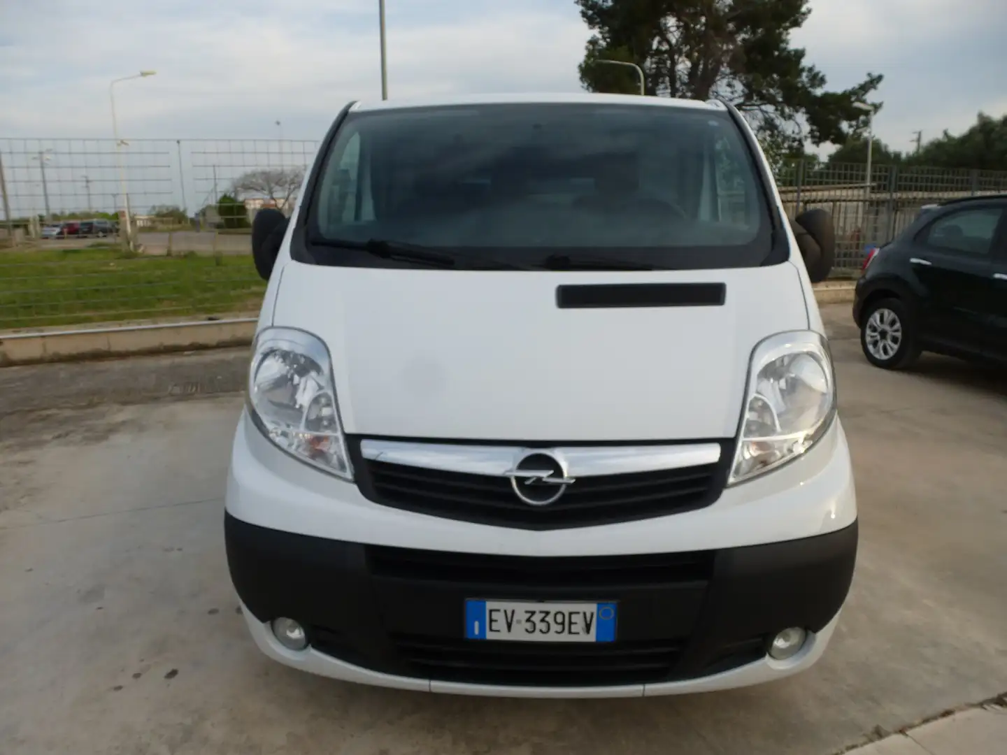 Opel Vivaro 29 2.0 cdti 115cv L2H1 E5 Blanco - 2
