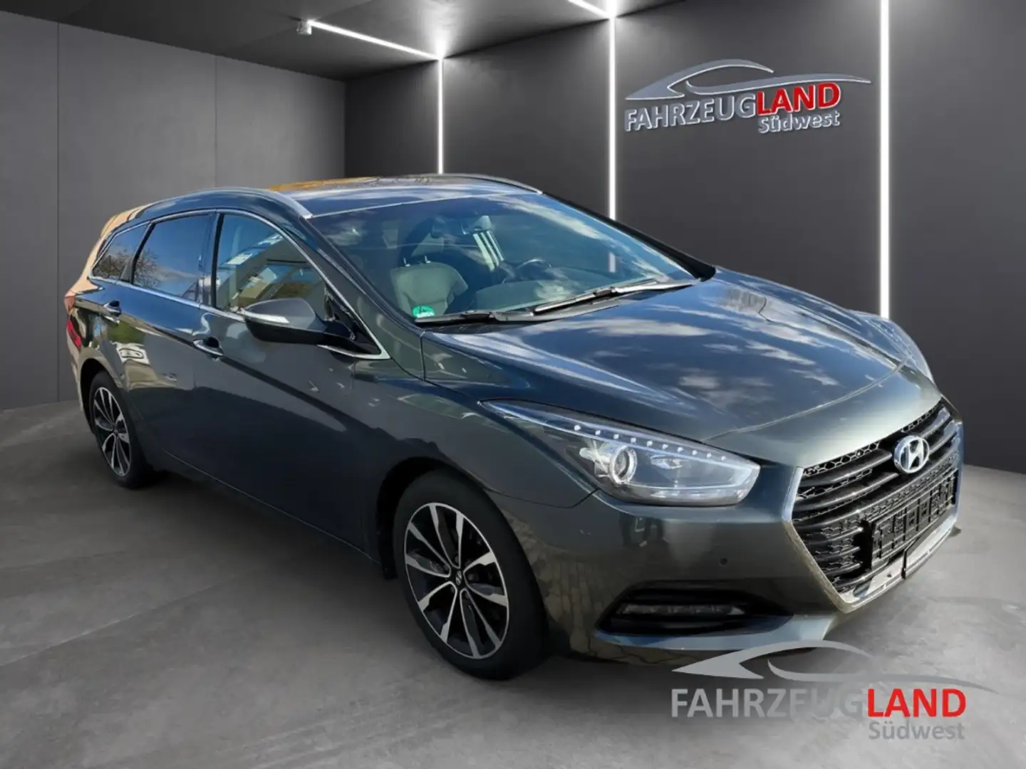 Hyundai i40 cw Autom Rückfahr Navi Klimaauto SHZ PDC Gris - 2