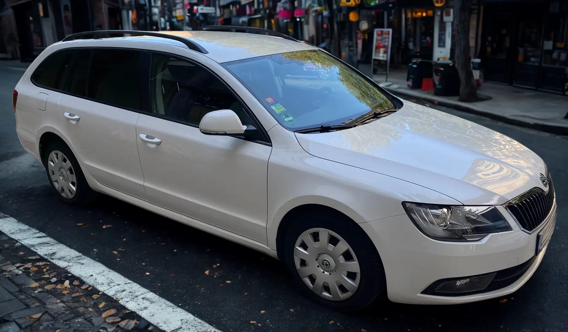 Skoda Superb Active Biały - 1