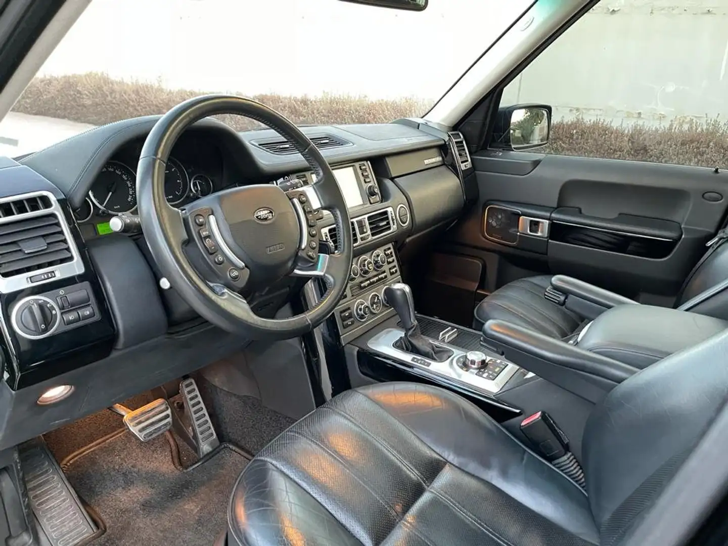 Land Rover Range Rover 4.2 V8 Supercharged VOGUE Aut. Black - 2