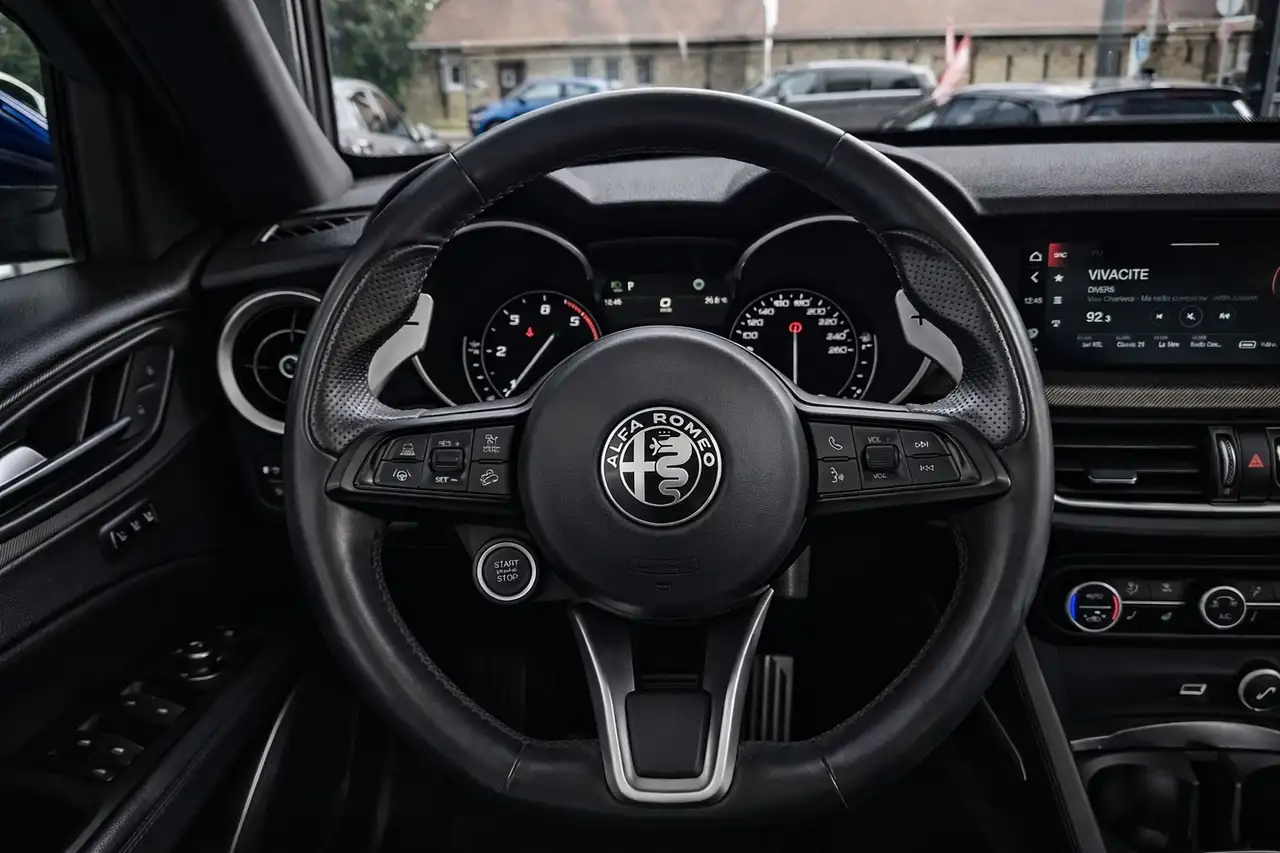 Alfa Romeo Stelvio 2023 — фото 13