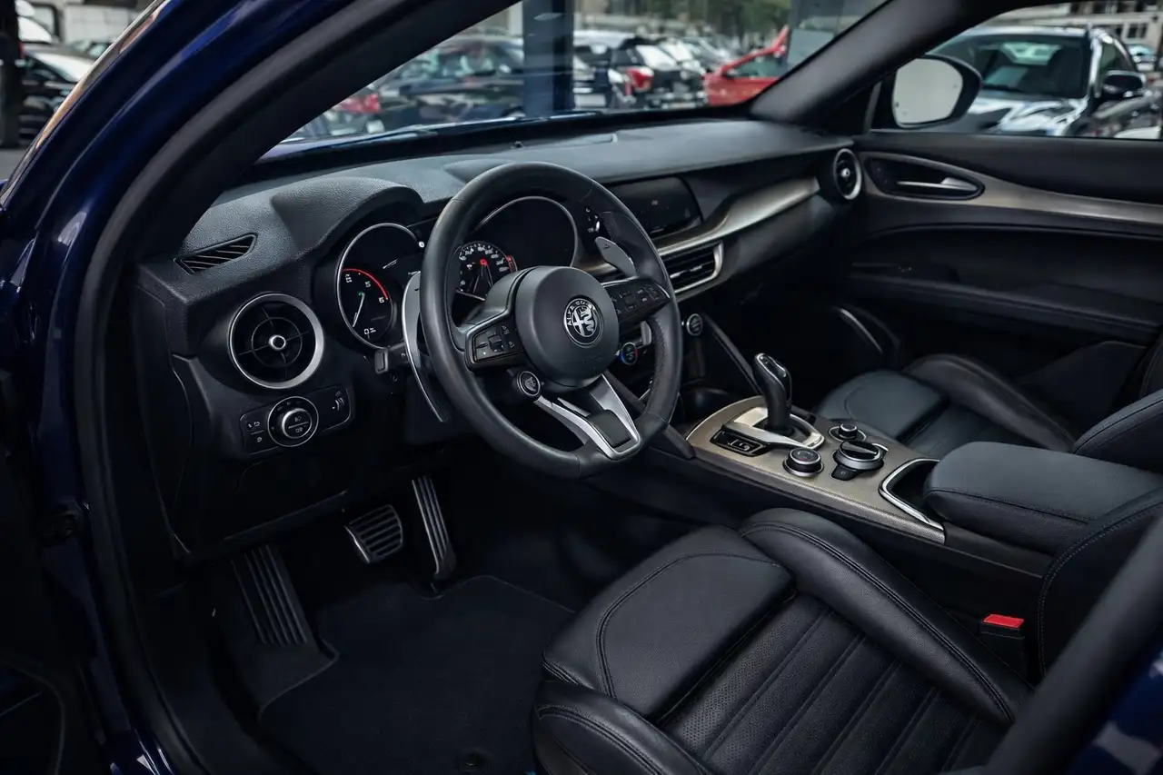 Alfa Romeo Stelvio 2023 — фото 6