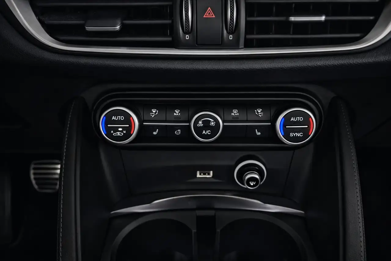 Alfa Romeo Stelvio 2023 — фото 15