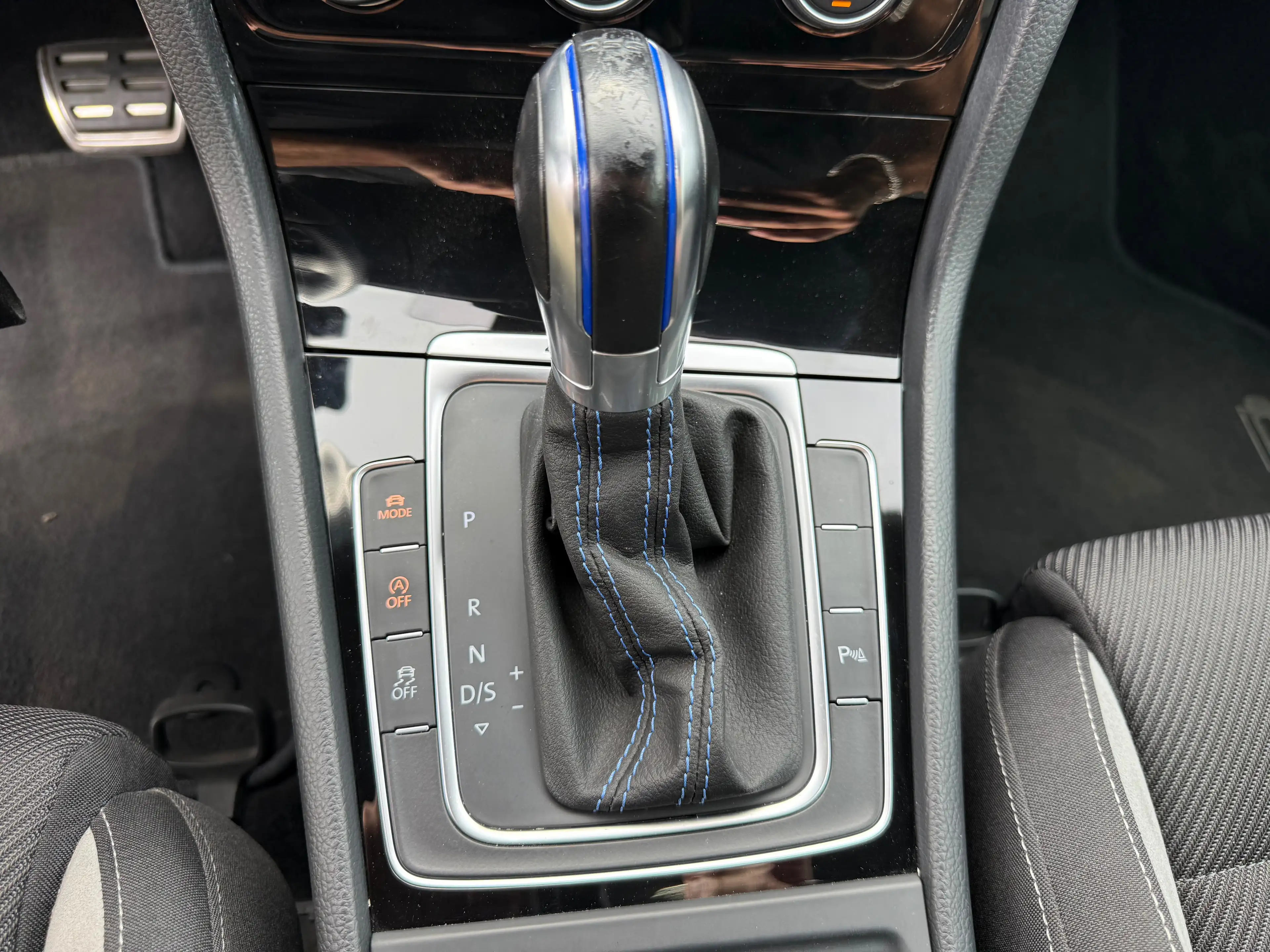 Volkswagen Golf R R BMT 4Motion — photo 12