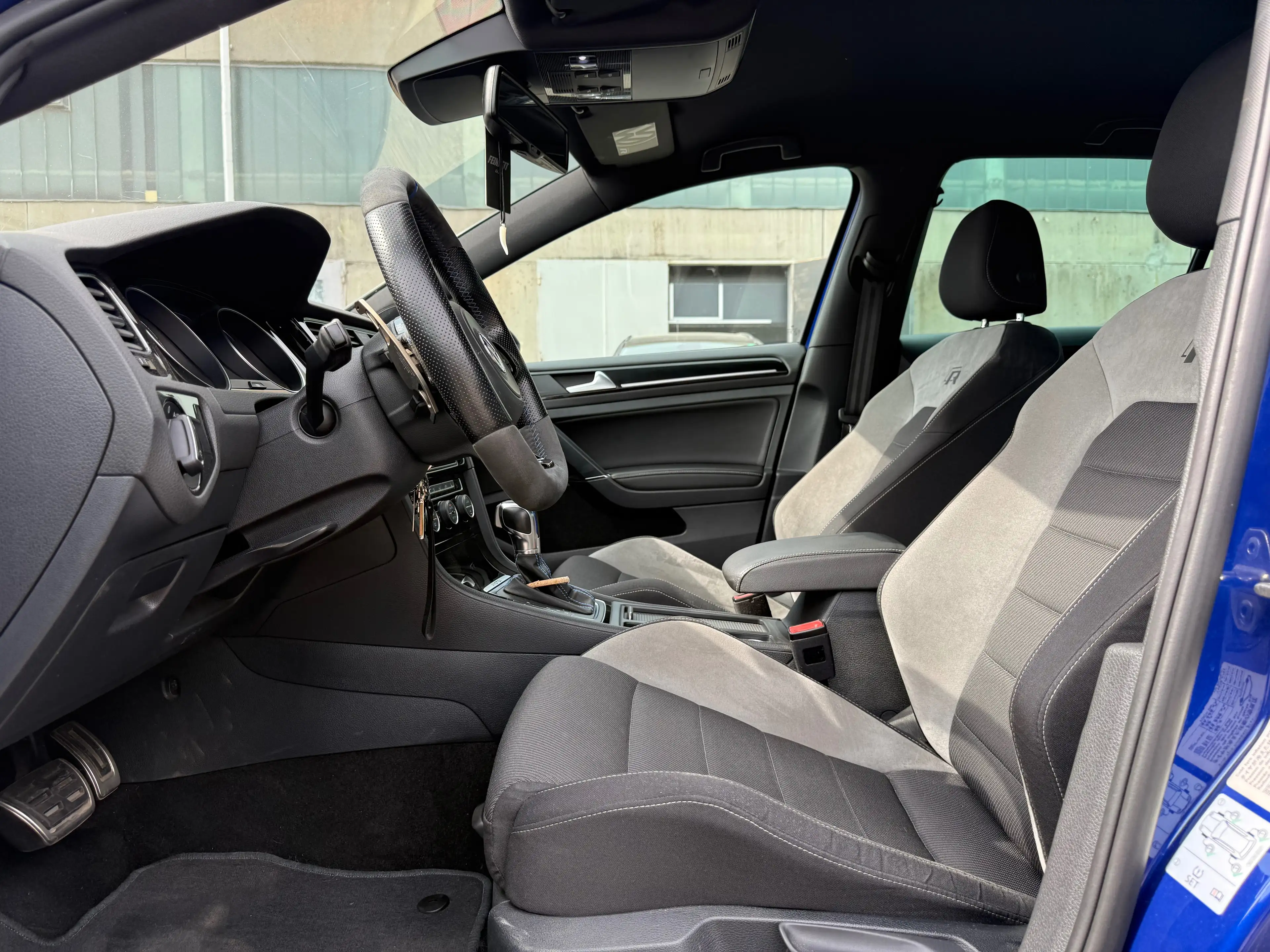 Volkswagen Golf R R BMT 4Motion — photo 11