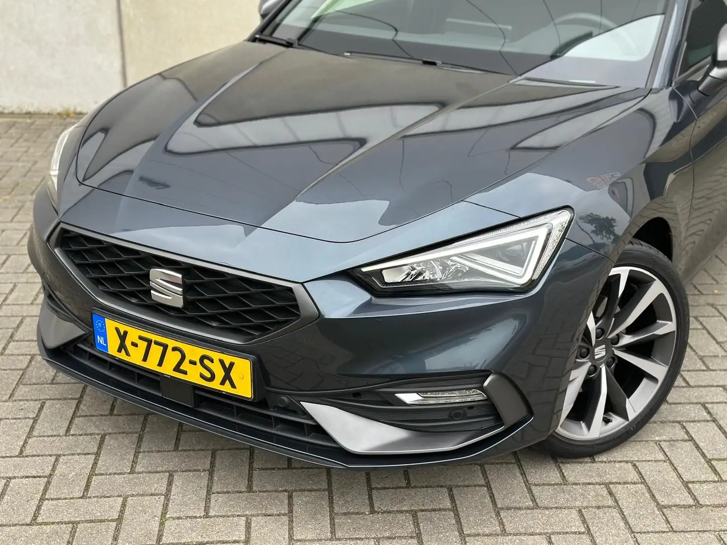 SEAT Leon Sportstourer 1.5 eTSI FR Camera 230V Carplay DAB 1 Grau - 2