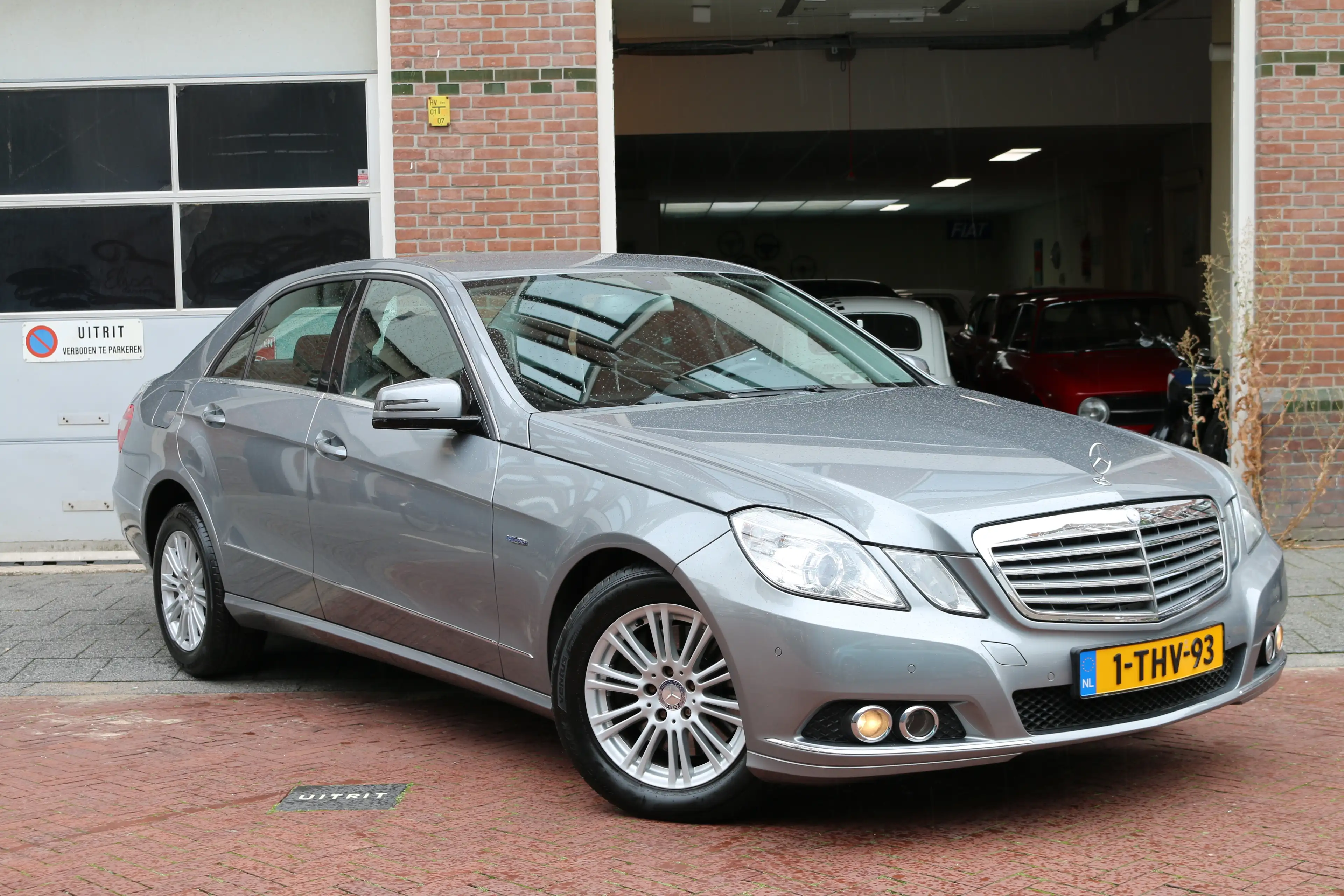 Mercedes-Benz E 350 350 CGI Elegance — photo 7