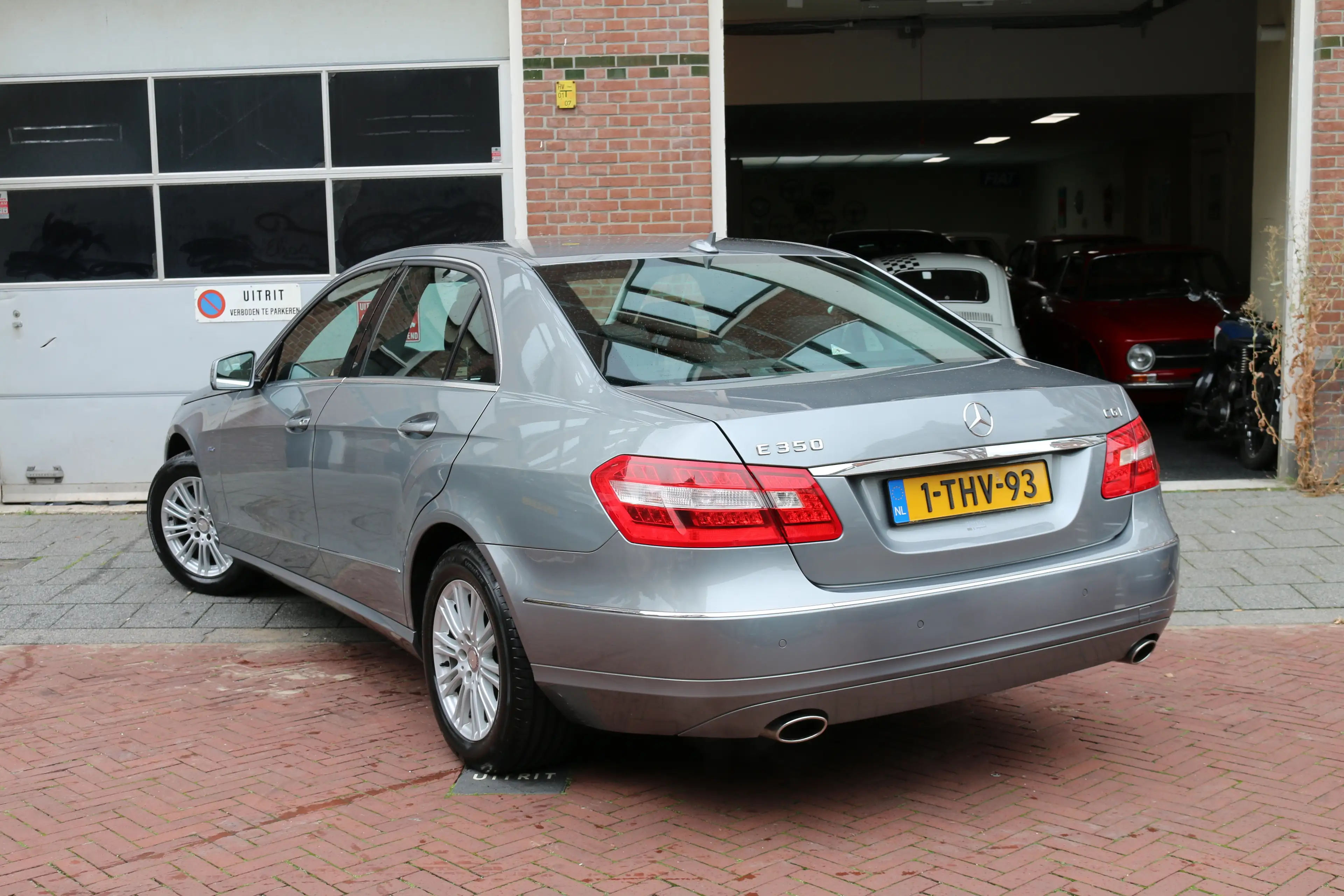 Mercedes-Benz E 350 350 CGI Elegance — photo 3