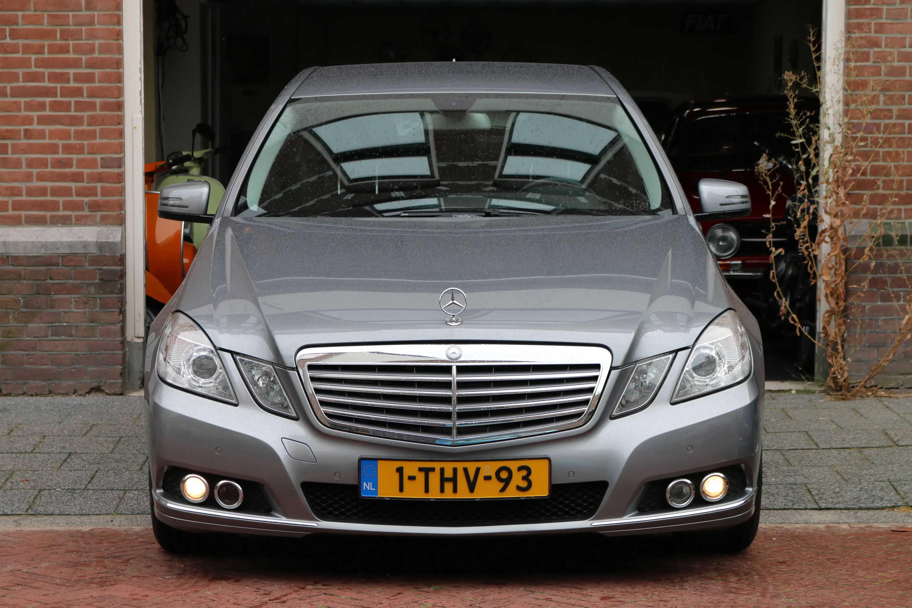 Mercedes-Benz E 350 350 CGI Elegance — photo 8