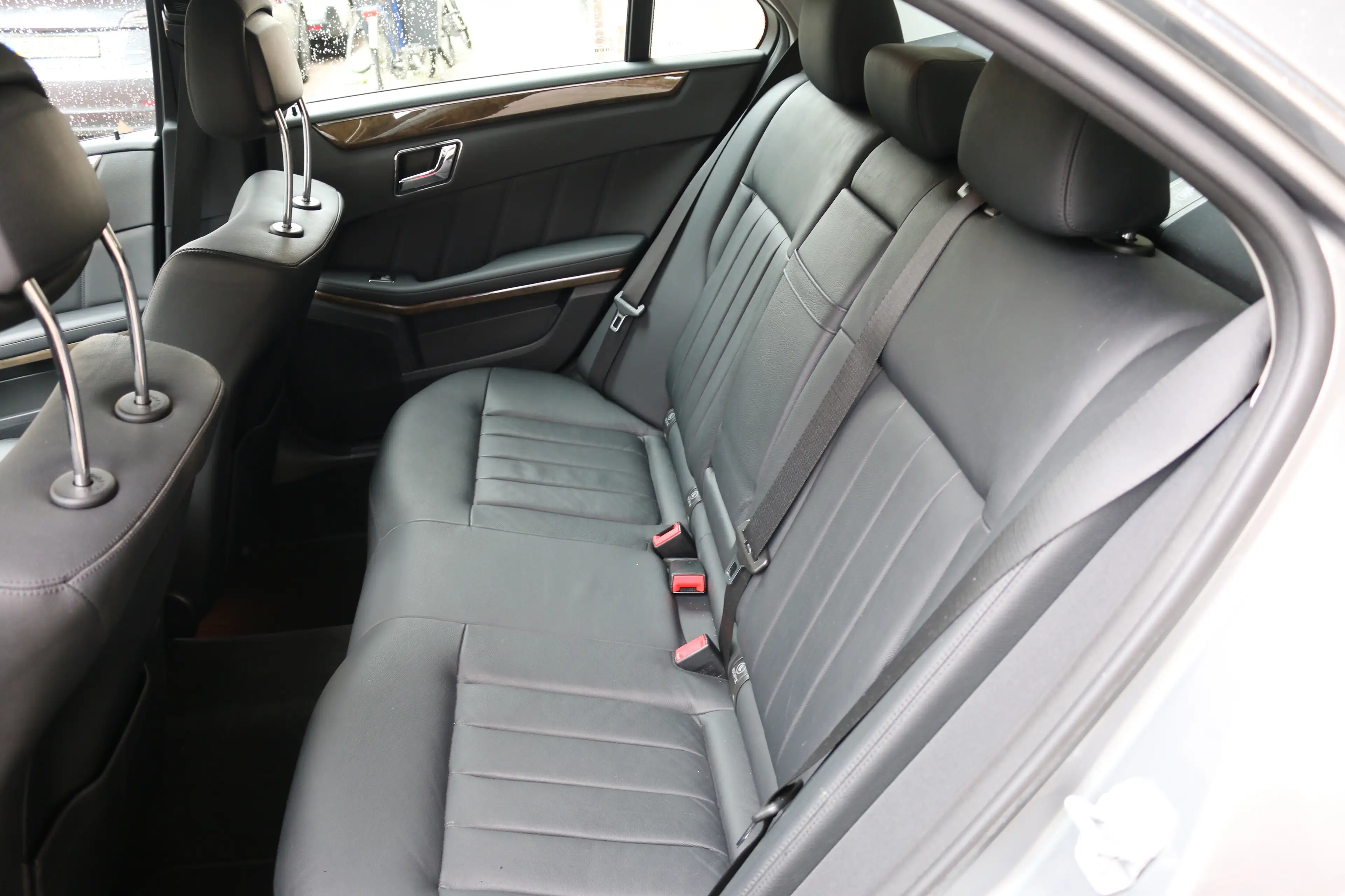 Mercedes-Benz E 350 350 CGI Elegance — photo 12