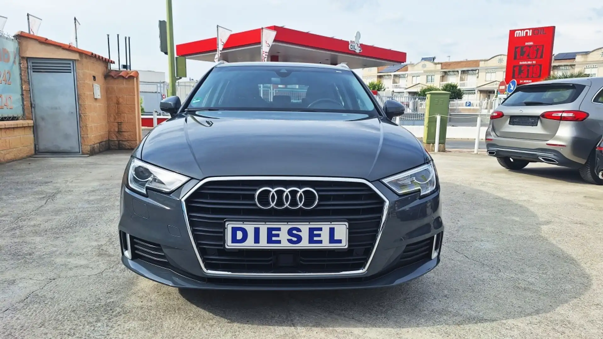 Audi A3 Sportback 2.0TDI Sport Edition 110kW Gris - 2
