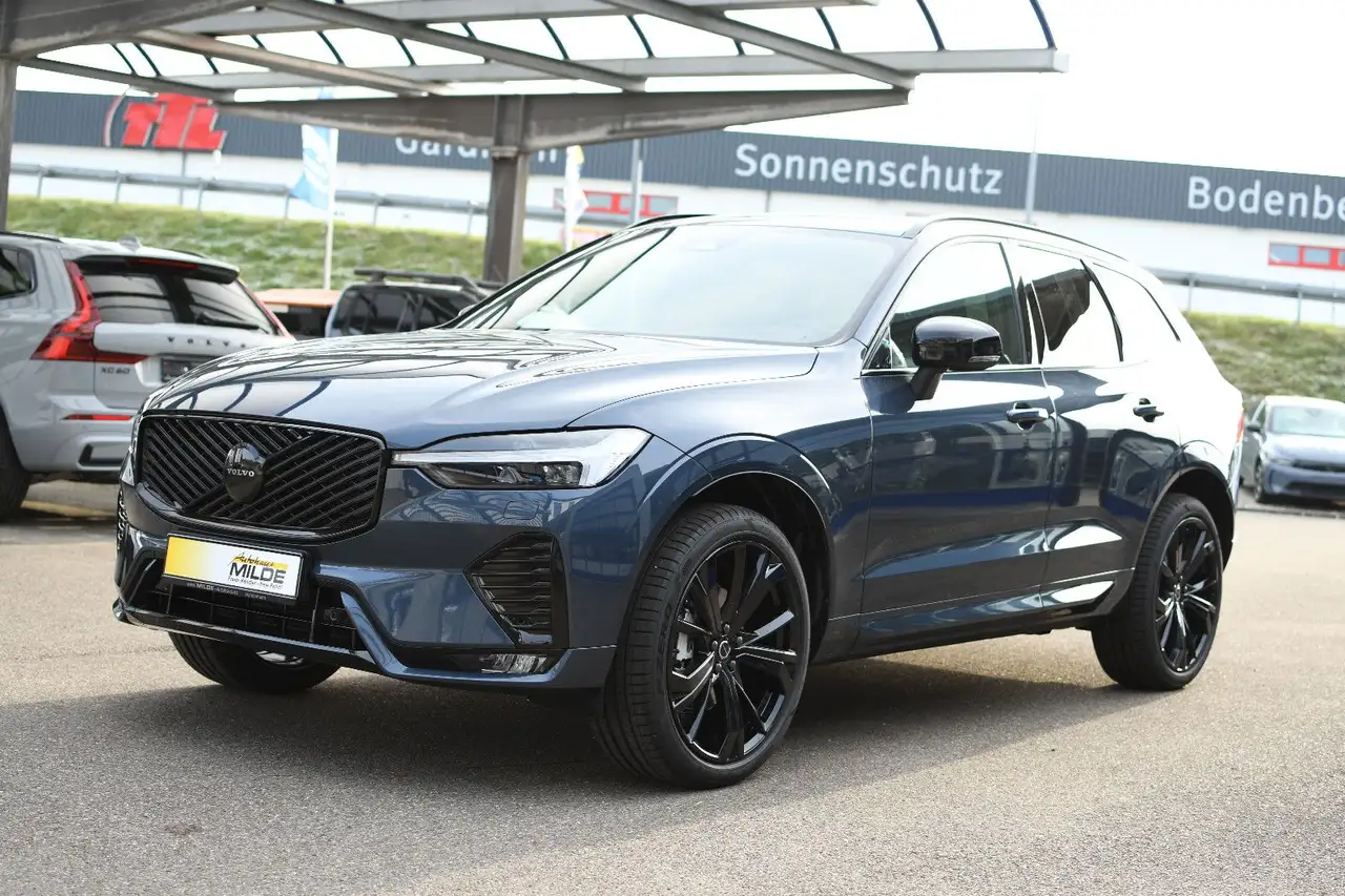 Volvo XC60 B5 AWD BLACK EDITION LEDER PANO 360°KAM AHK — photo 1 of 17
