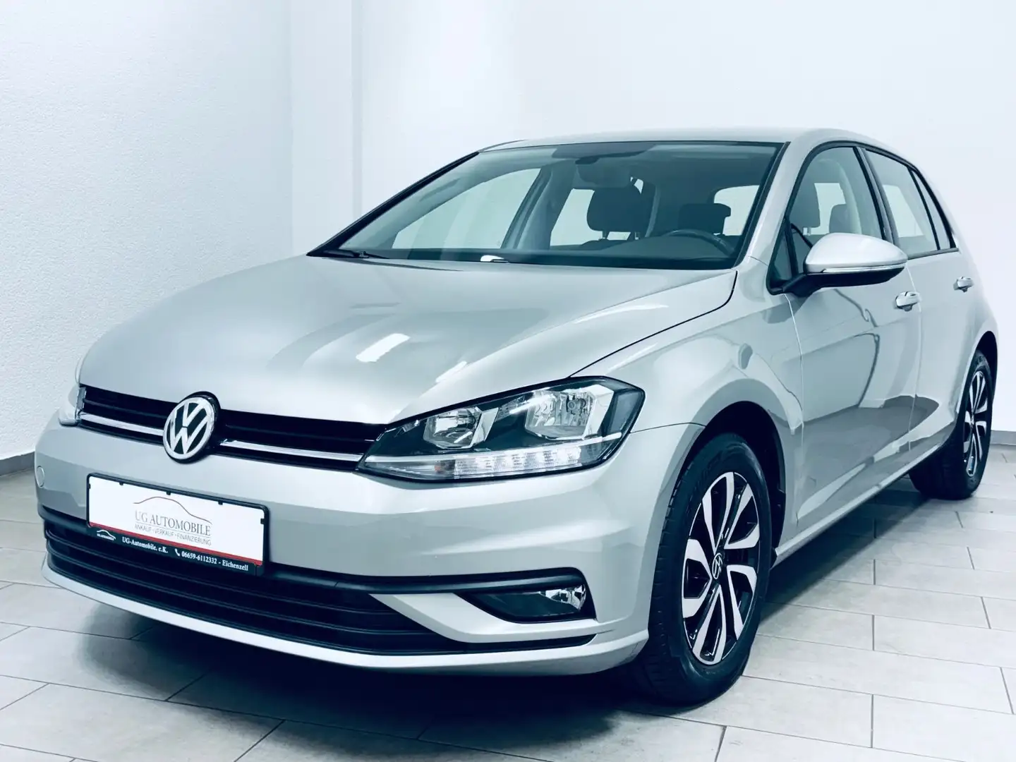 Volkswagen Golf VII Lim. Trendline 1.6 TDI Silber - 1
