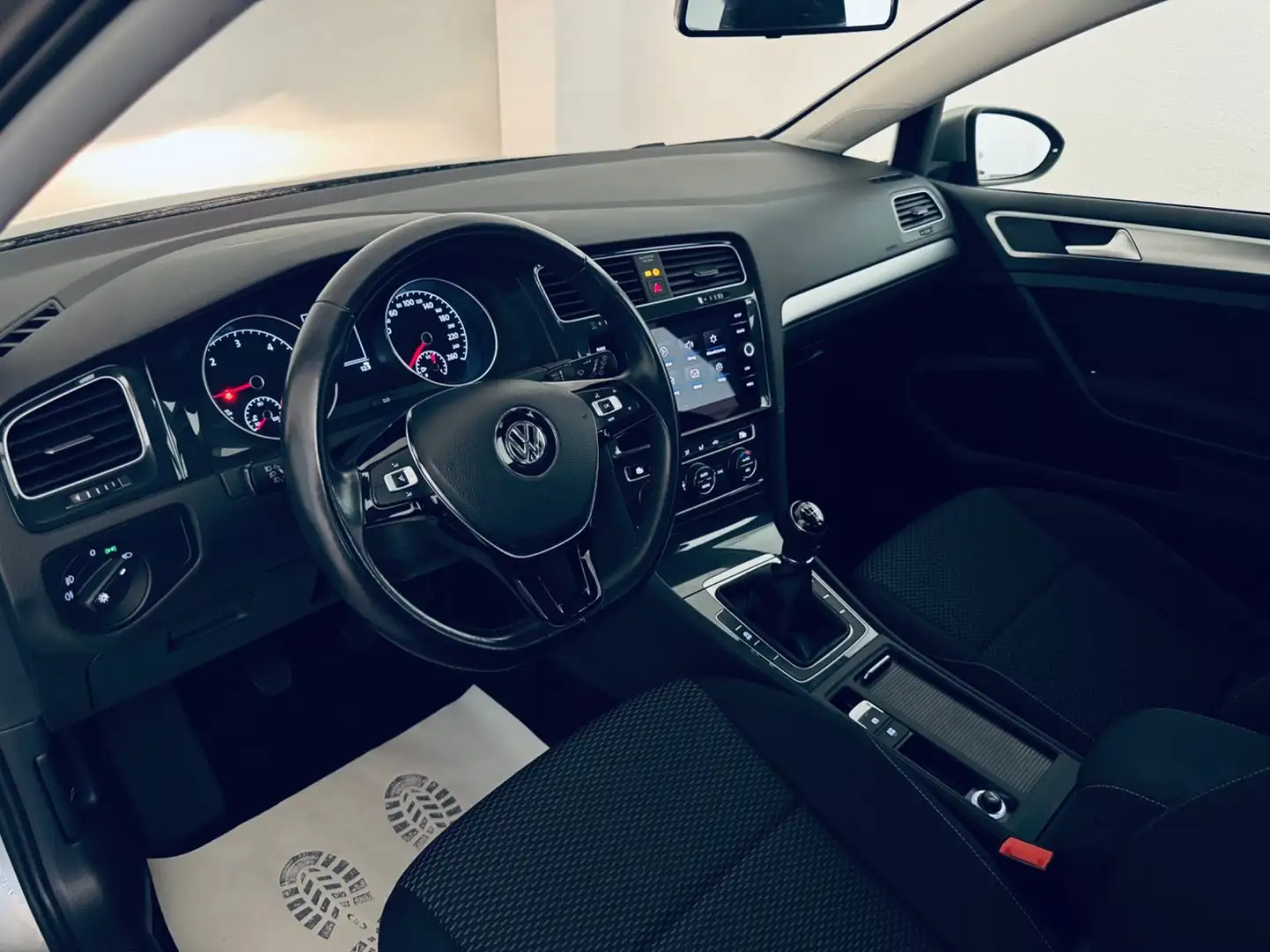 Volkswagen Golf VII Lim. Trendline 1.6 TDI Silber - 2