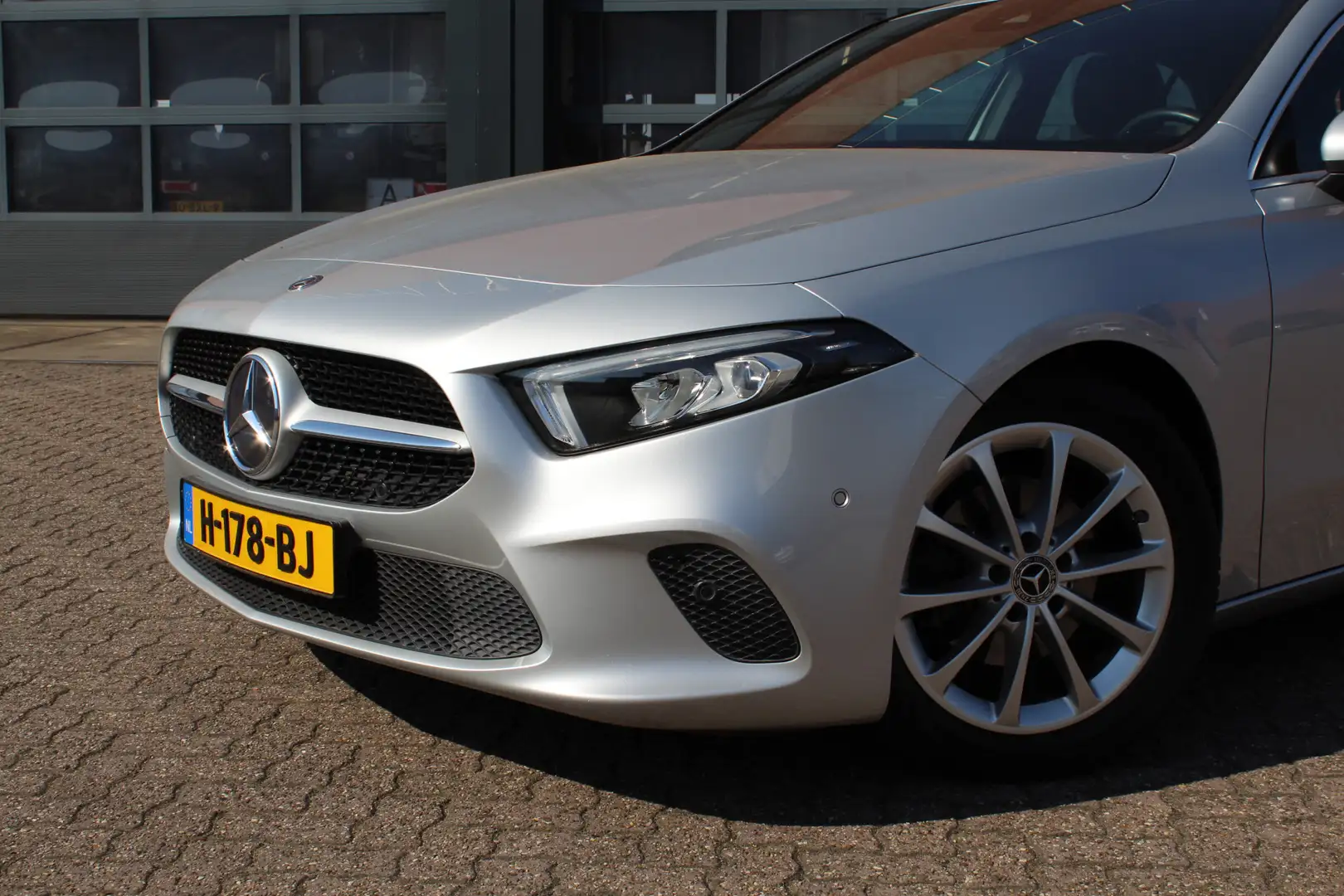 Mercedes-Benz A 180 A Progressive Automaat | Achteruitrijcamera | Spoo Zilver - 2