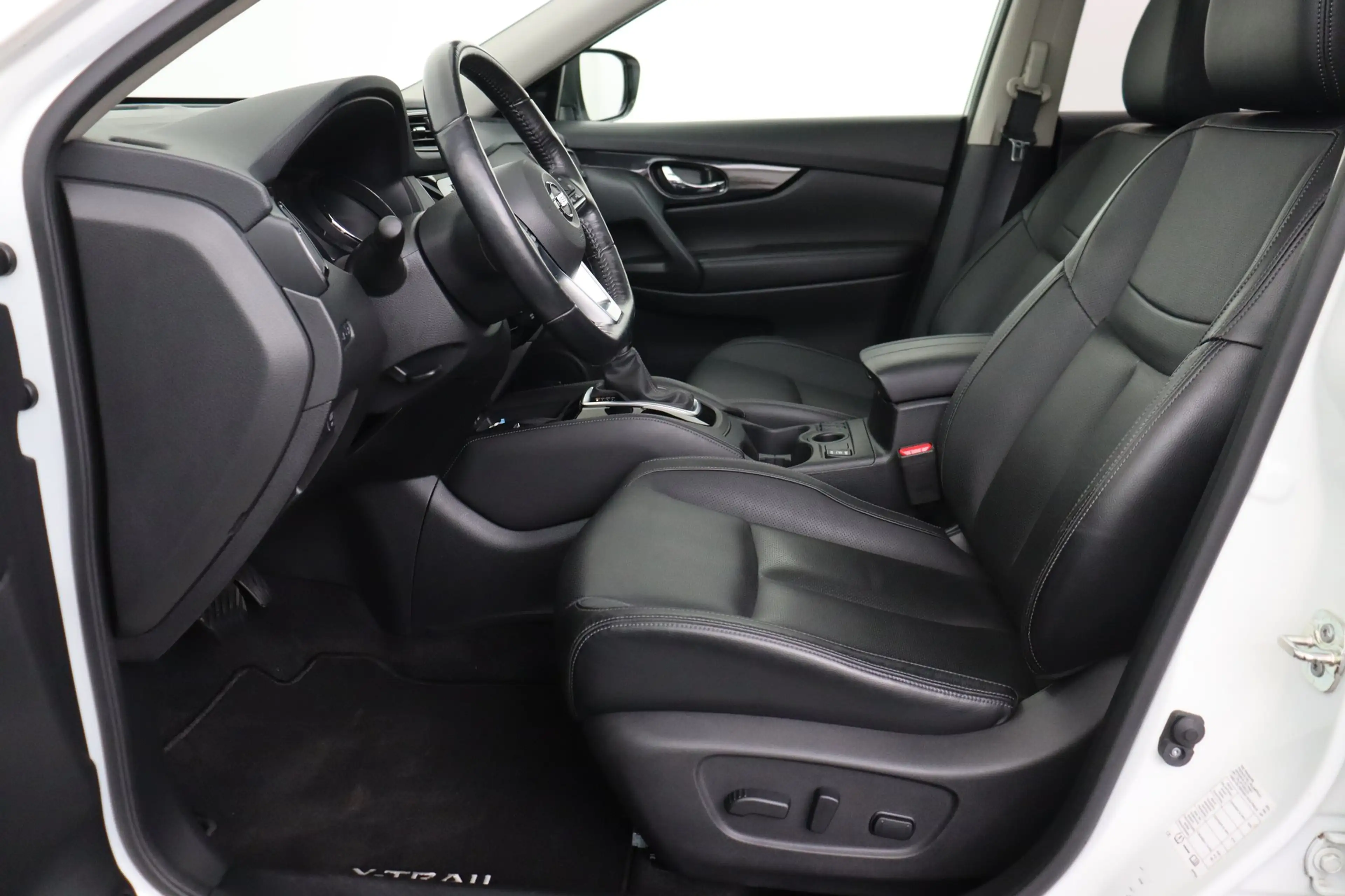 Nissan X-Trail 1.7 DCI + A/T + GPS + LEDER + CAMERA + PDC + CRUIS — photo 10