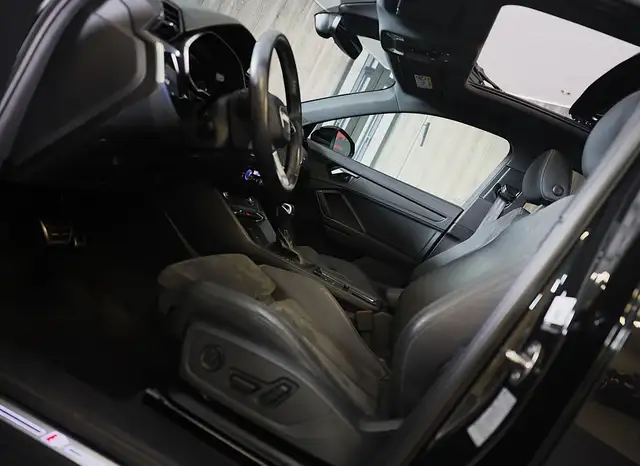 Audi Q3 view 9