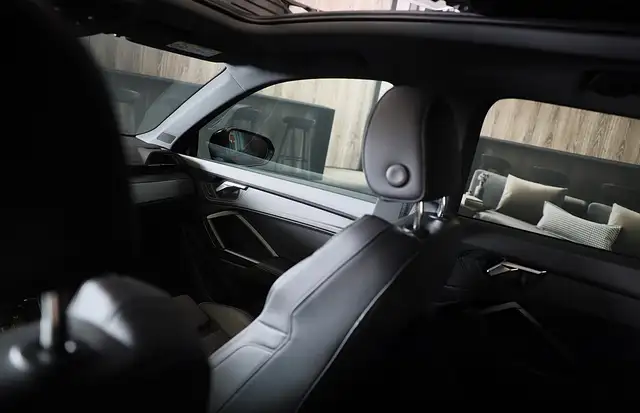 Audi Q3 view 16