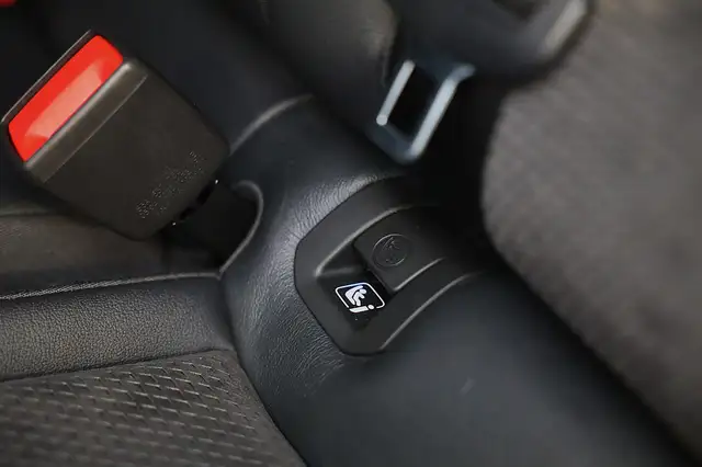 Audi Q3 view 22