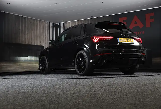 Audi Q3 view 3