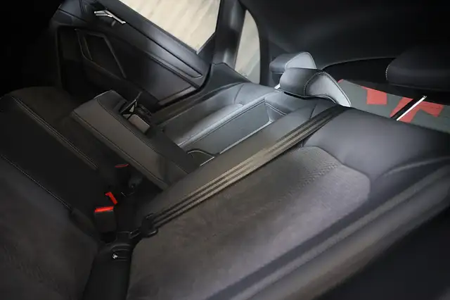 Audi Q3 view 20