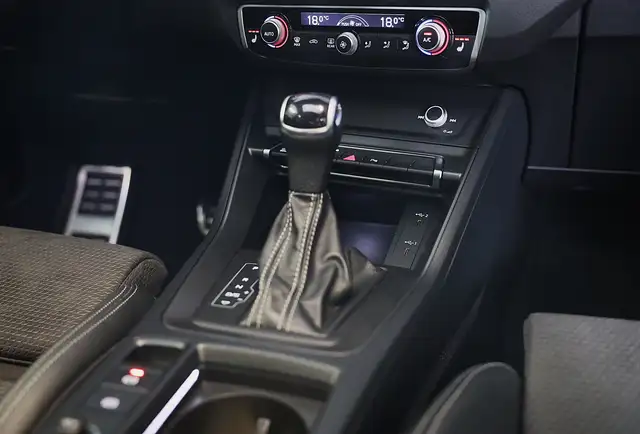 Audi Q3 view 24