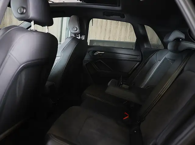 Audi Q3 view 18