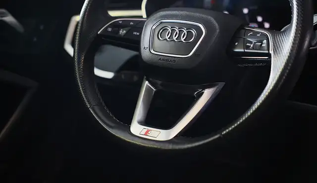 Audi Q3 view 27