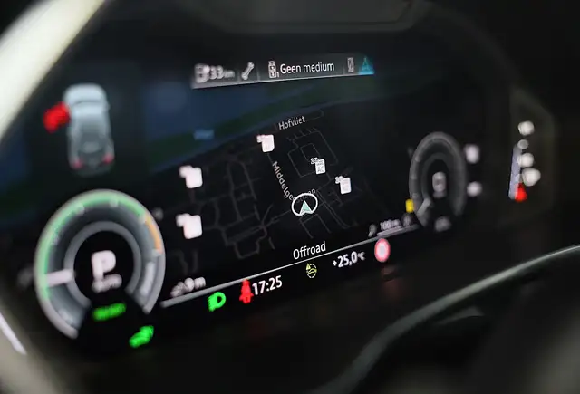 Audi Q3 view 8