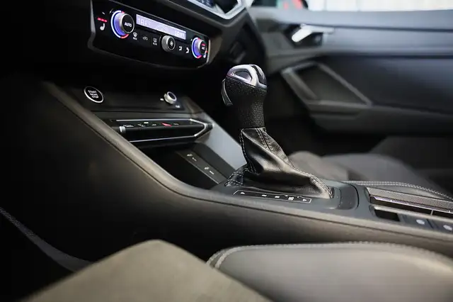 Audi Q3 view 12