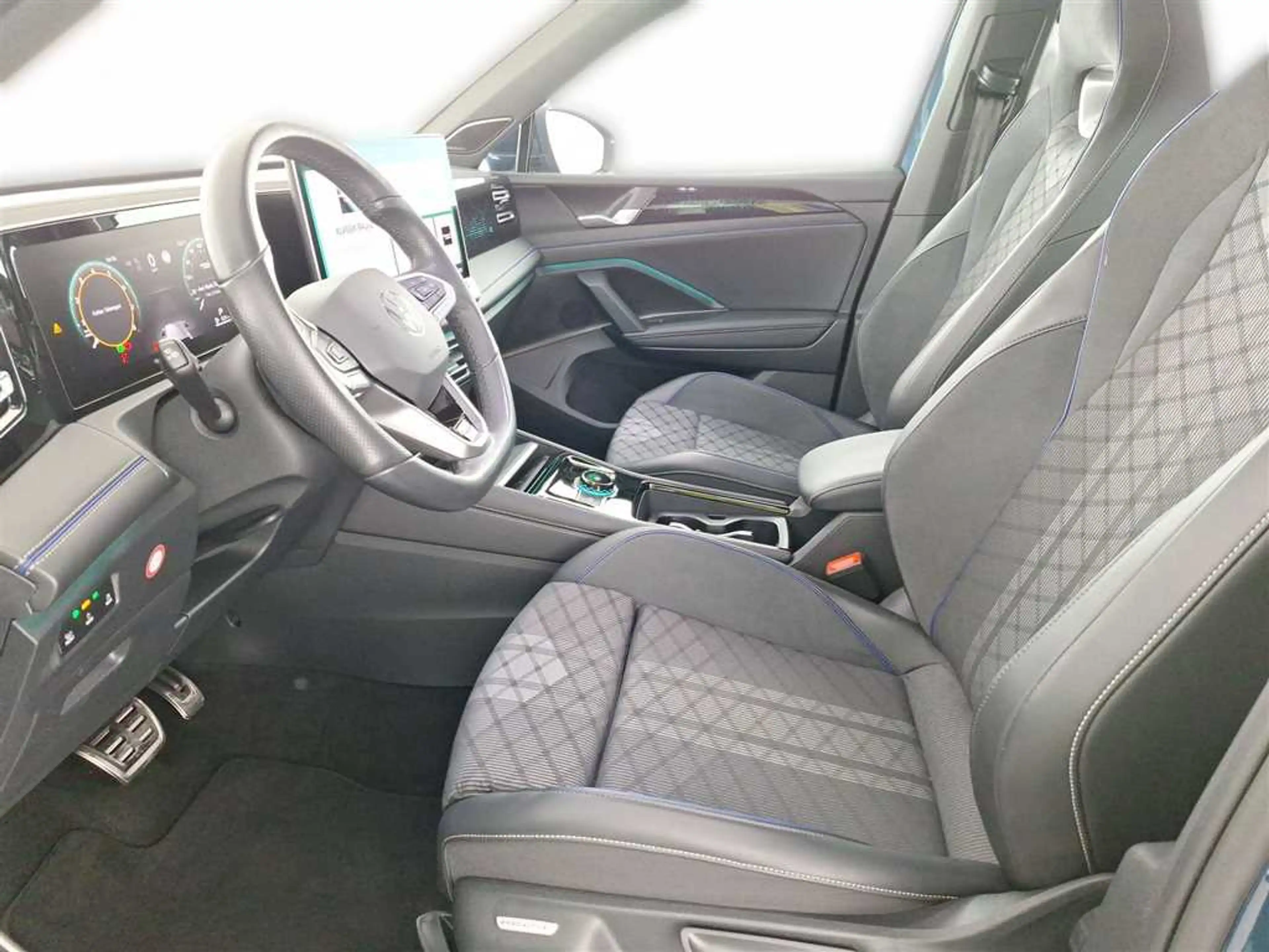 Volkswagen Tiguan R-Line 1.5 eTSI DSG — photo 8