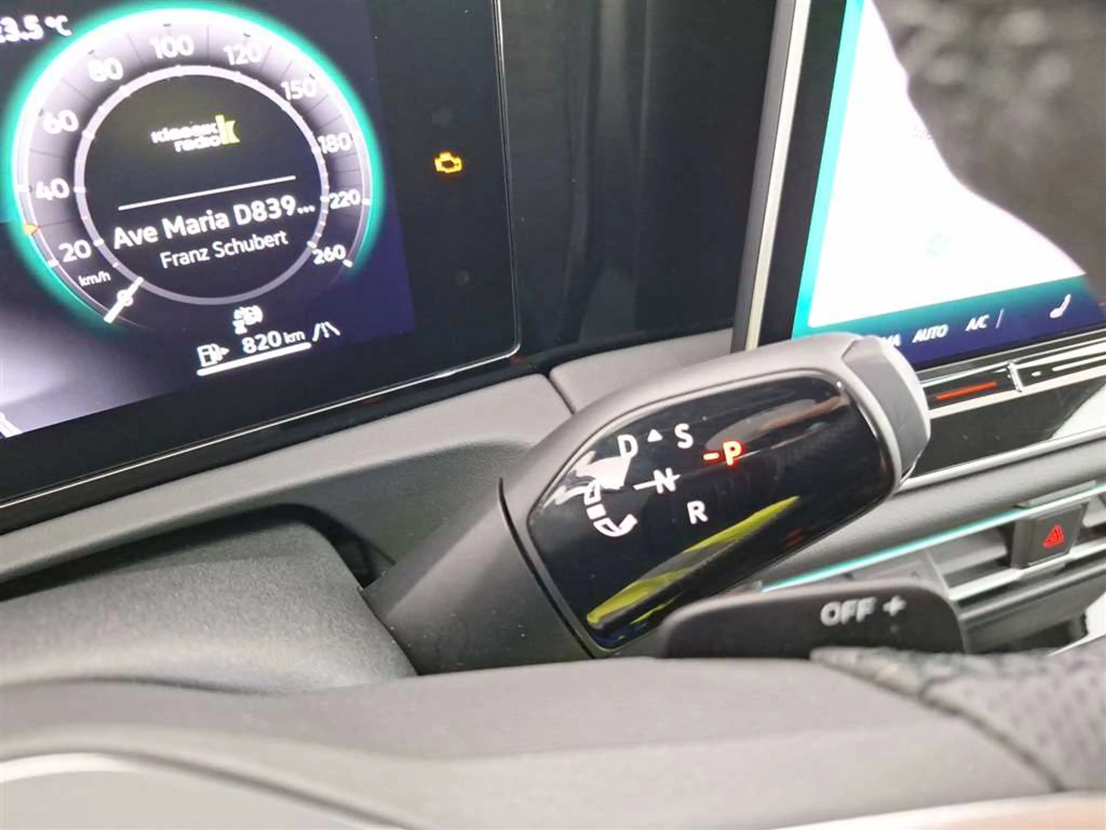 Volkswagen Tiguan R-Line 1.5 eTSI DSG — photo 15