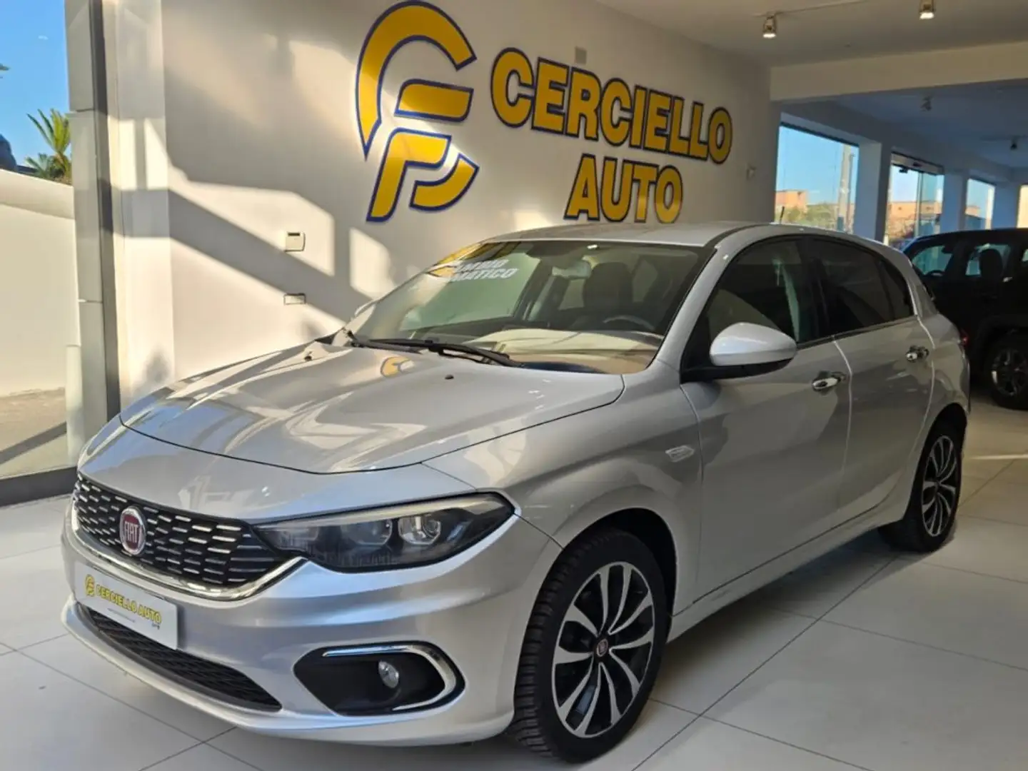 Fiat Tipo 1.6 Mjt S&S 5pc.aut Lounge tua da €139,00 mensil Grigio - 2