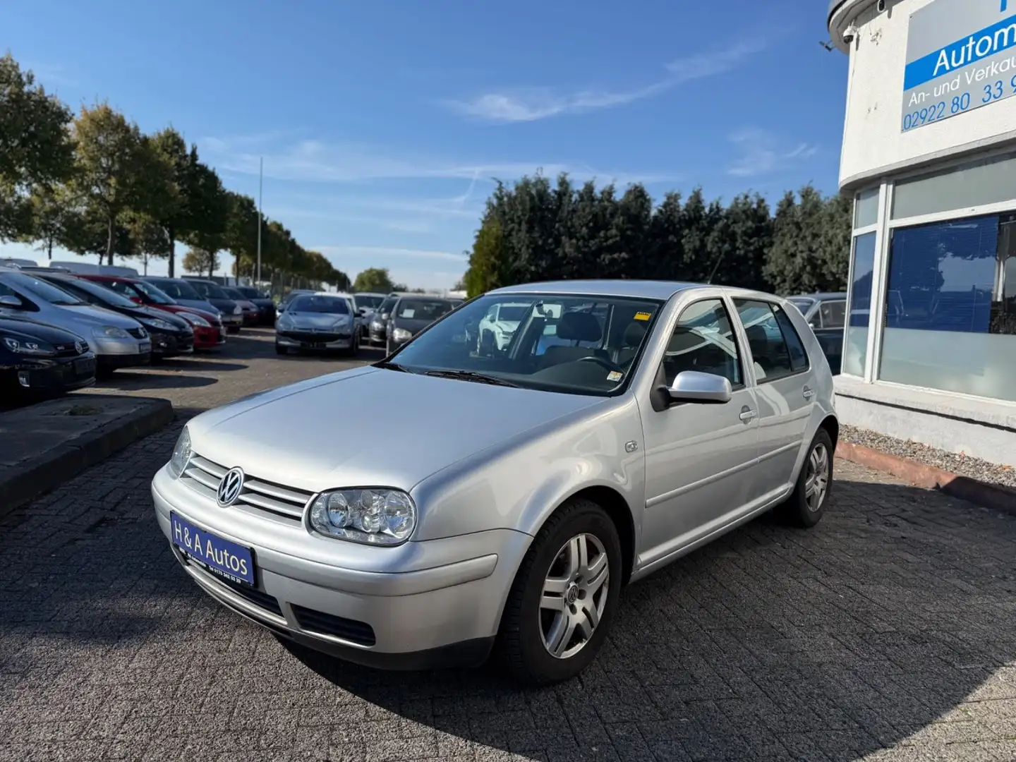 Volkswagen Golf 1.6 Auto Trendline *Automatik Silber - 1