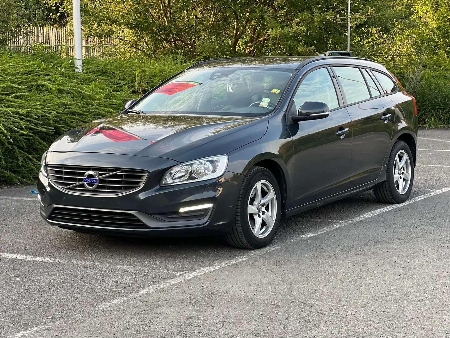 Volvo V60 2.0 D4 Kinetic / EURO 6 / 161 000 KM 2015 Grijs - 1