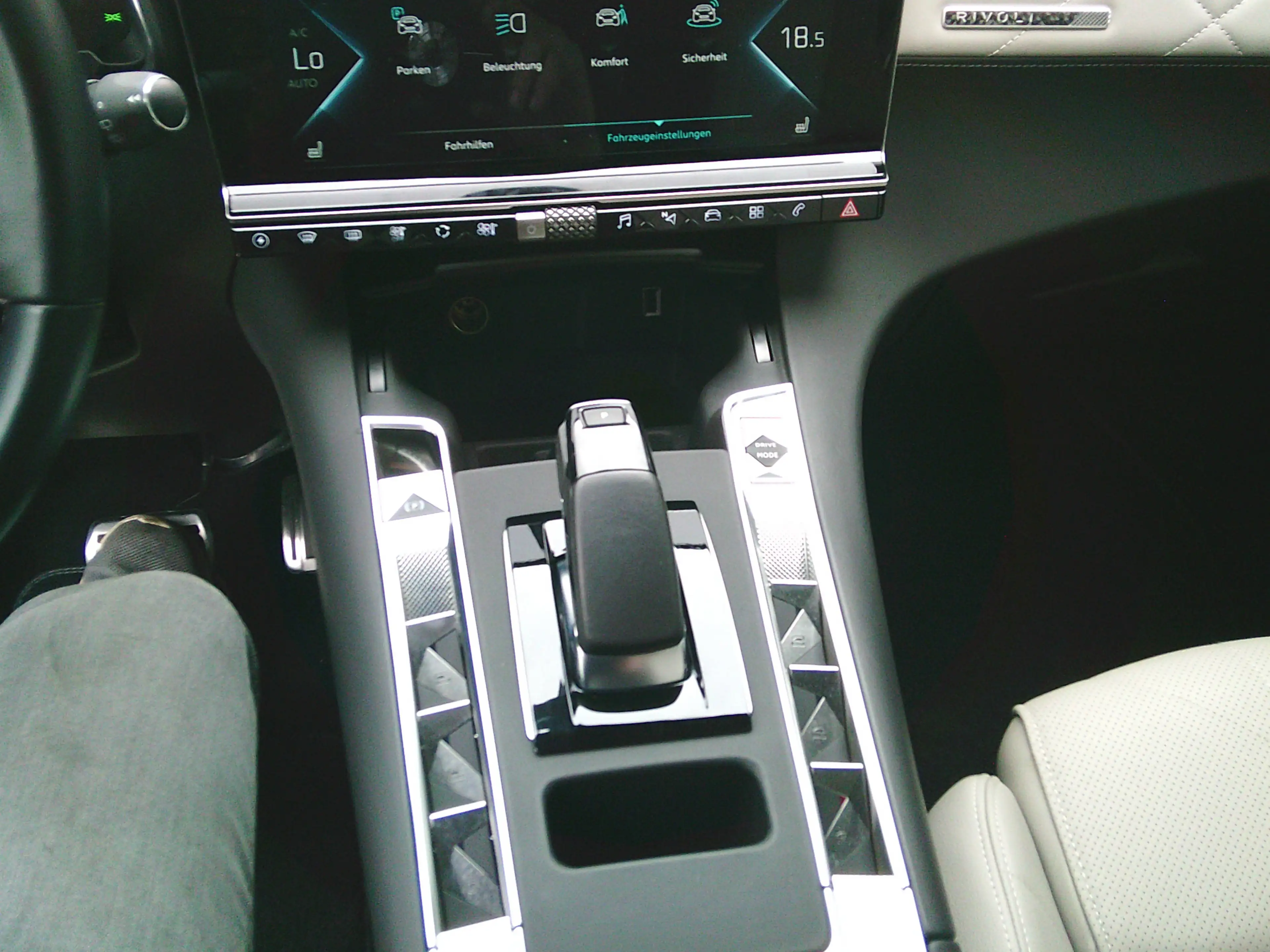 DS Automobiles DS 7 E-Tense 300 kW Rivoli 4x4 — photo 6